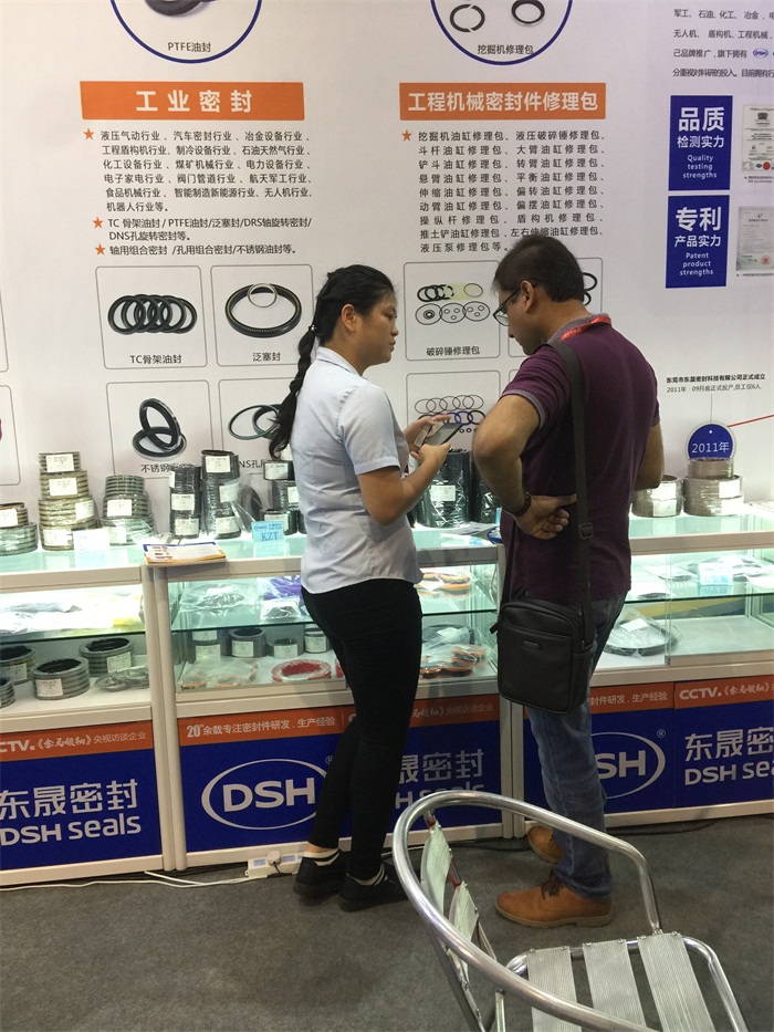 當(dāng)然，也有不少的國外客戶啦！